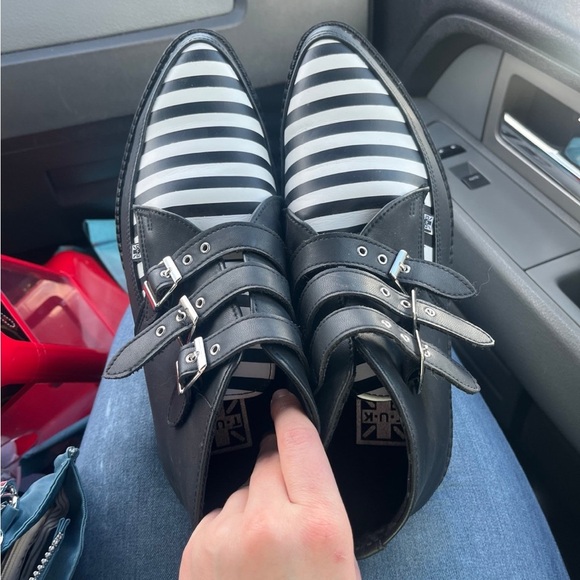 New TUK Black & White Stripe 3-Buckle Pointed Boot - Picture 7 of 8
